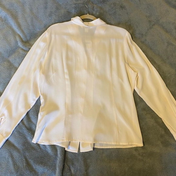 Creme Silk Blouse NWT 16 - Picture 2 of 4